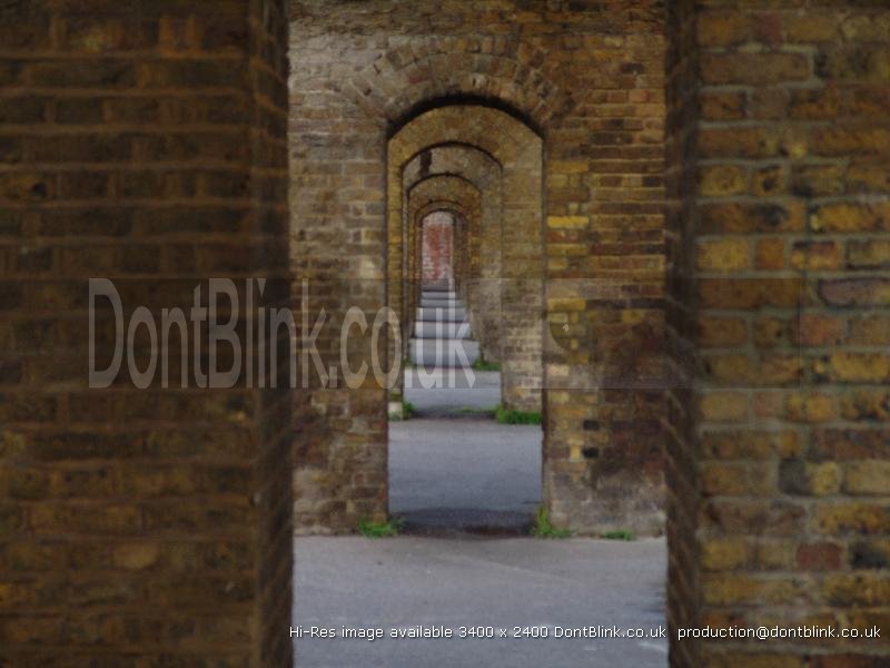 canary-wharf-island-gardens-arches 