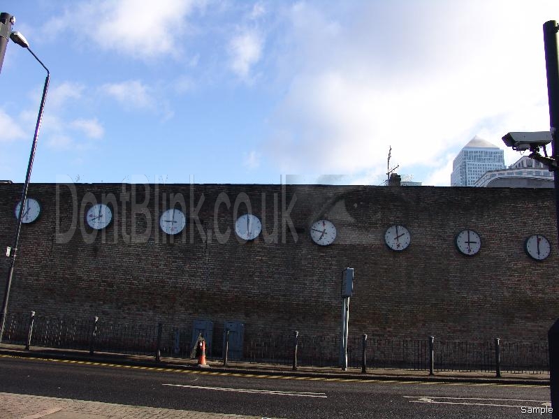 west-ferry-circus-canary-wharf-world-clocks 